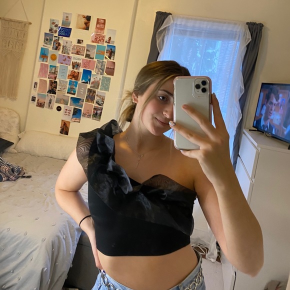 NastyGal Ruffle One-Shoulder Crop Top - Picture 2 of 5